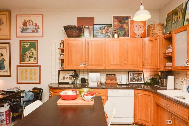 Foto del edificio - 945 N Hoyne Ave