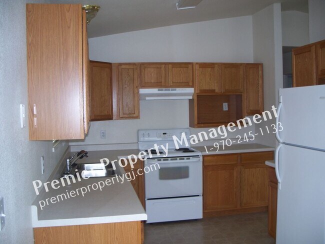 Building Photo - 492 Fox Run St