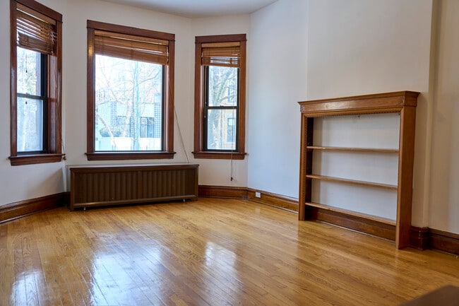 Building Photo - 1640 N Leavitt St