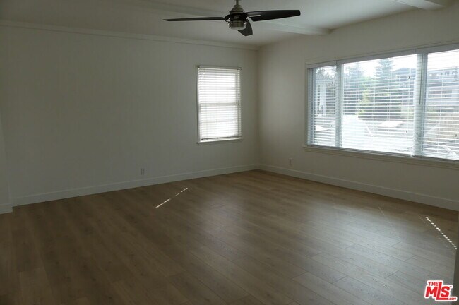 Foto del edificio - 309-3095 Jasmine Ave