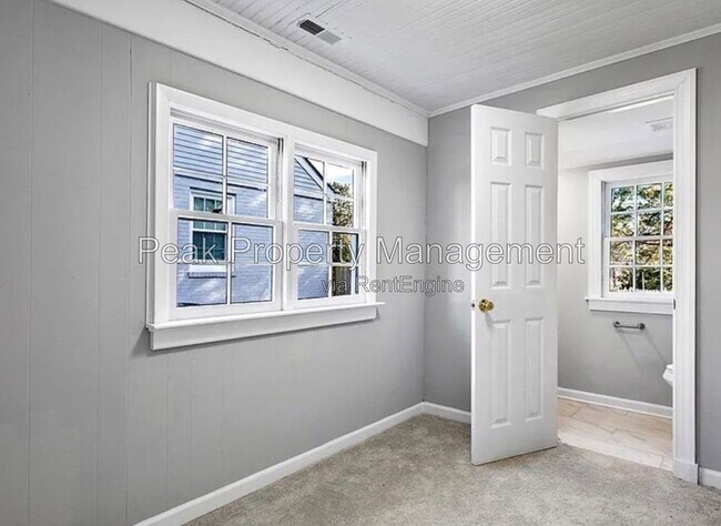 Building Photo - 6903 Everview Rd