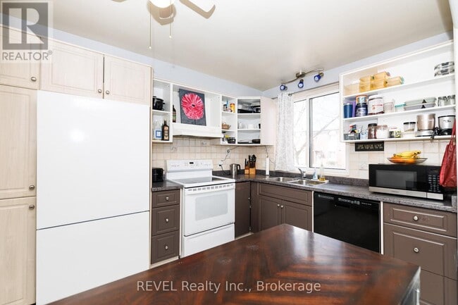 Building Photo - 6476 Huggins St