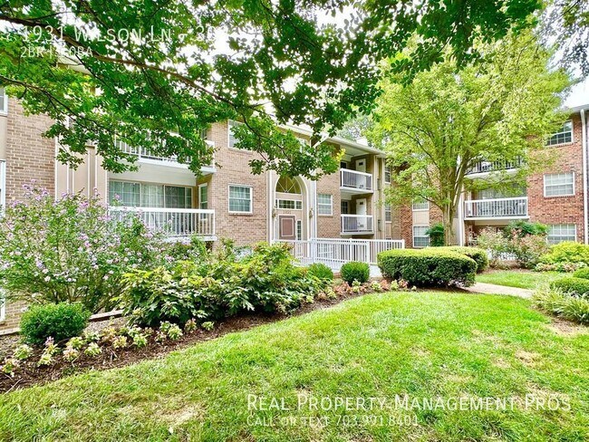 Building Photo - Bright & Beautiful Condo w/View- Walk to T...