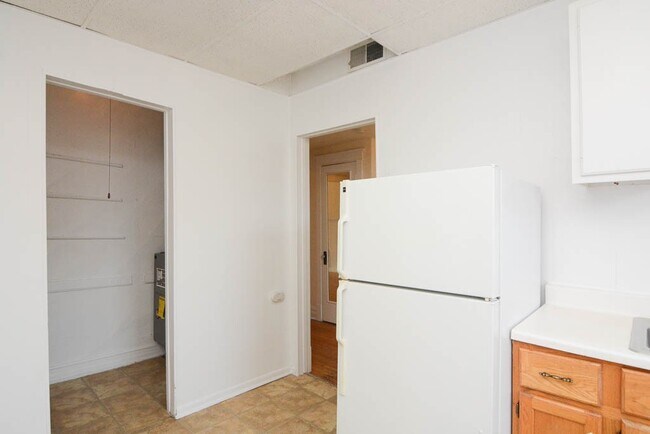 Foto del edificio - 2524 N Kedzie Blvd