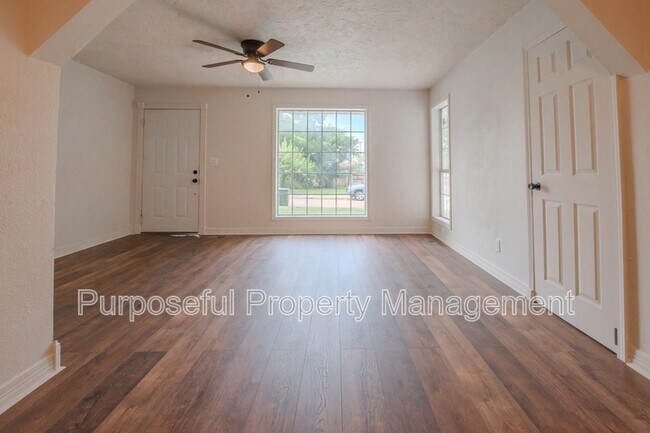 Foto del edificio - 221 W Douglas Dr