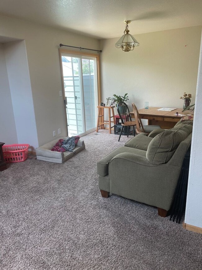 Building Photo - Beautiful 3 Bed, 3 1/2 Bath Townhome in Northwest Fort Collins!