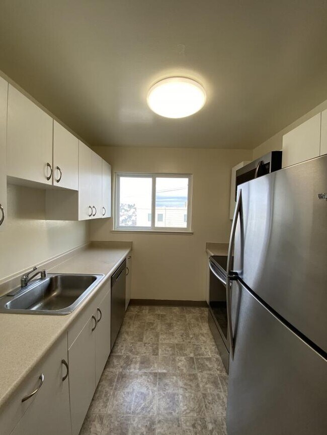 Building Photo - 2 bedroom in San Francisco CA 94131