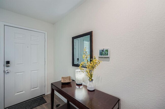 Building Photo - 121 Granary Dr