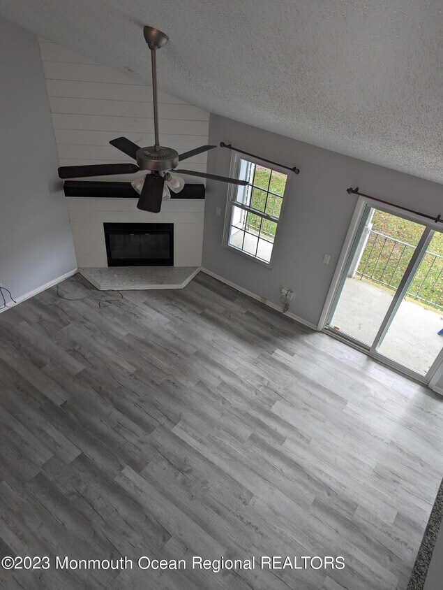 Foto principal - 1415 Waters Edge Dr