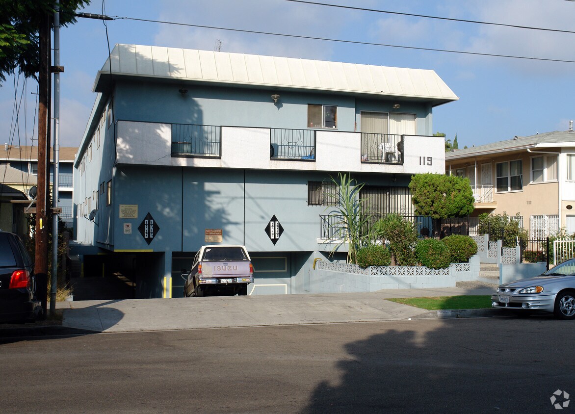 Building Photo - 119 N Cedar Ave