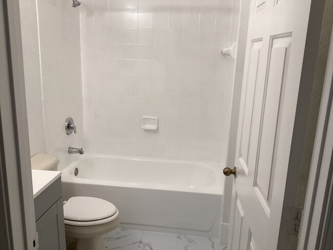 Building Photo - 2736 SE 15th Rd