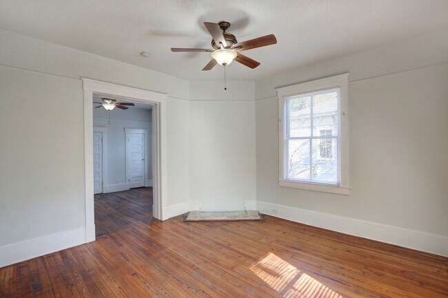 Foto del edificio - Three bedroom, two bathroom Apartment - Close to Starland