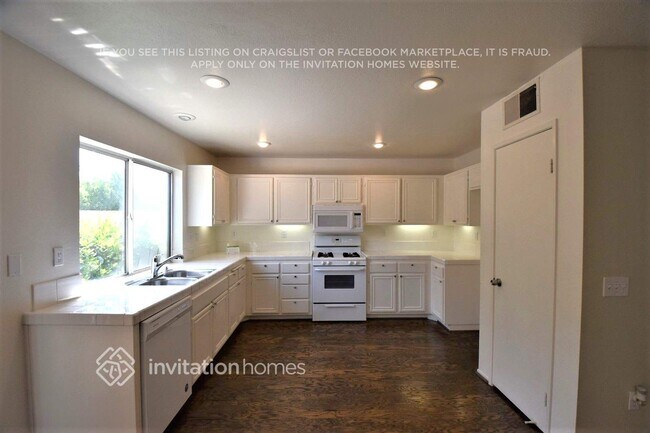 Foto del edificio - 44500 Overland Ave