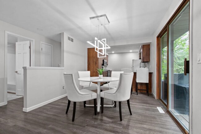 Foto del edificio - 3124 N Bluemound Dr