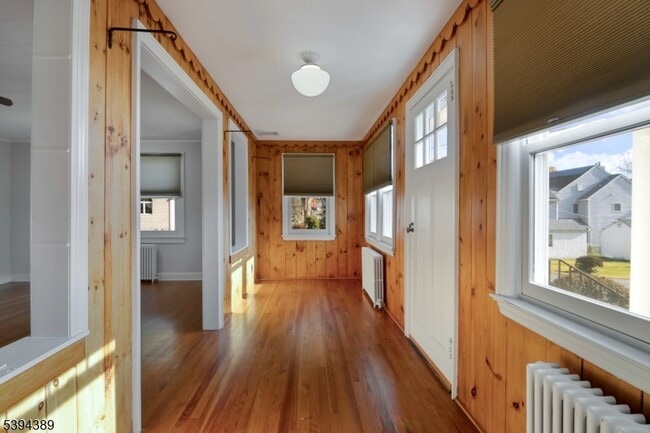 Building Photo - 111 W Shore Rd