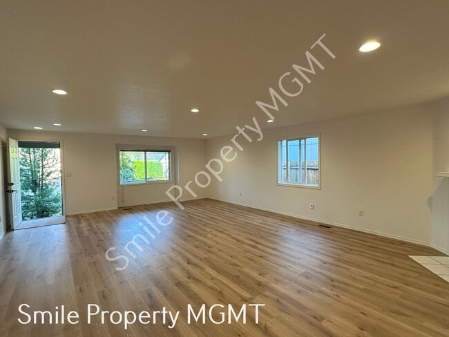 Building Photo - Remodeled Ranch in a Quiet Community