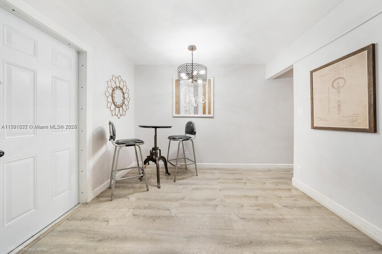 Foto principal - 1239 NE 15th Ave