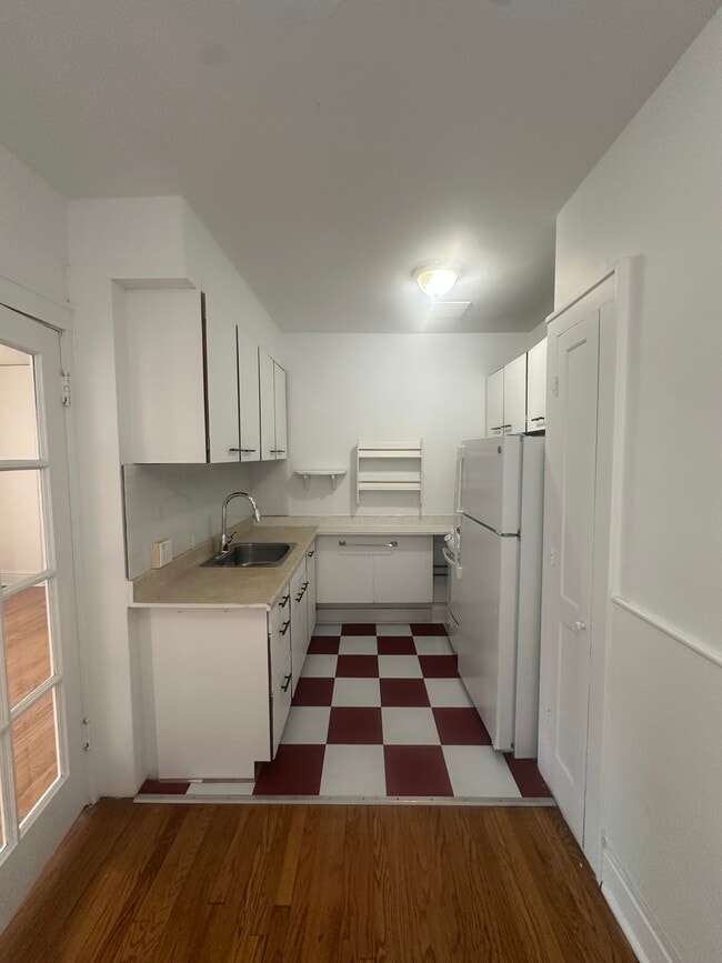 Cocina - 809 E Kingsley St