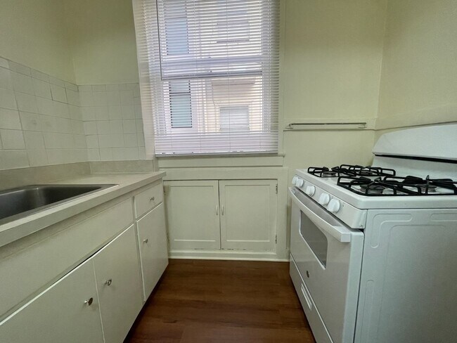 Foto del edificio - 1112 Larkin St