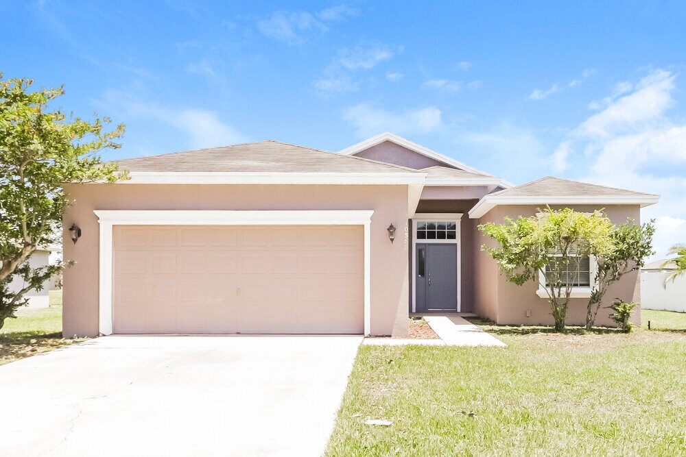 Foto principal - 10860 Carloway Hills Dr