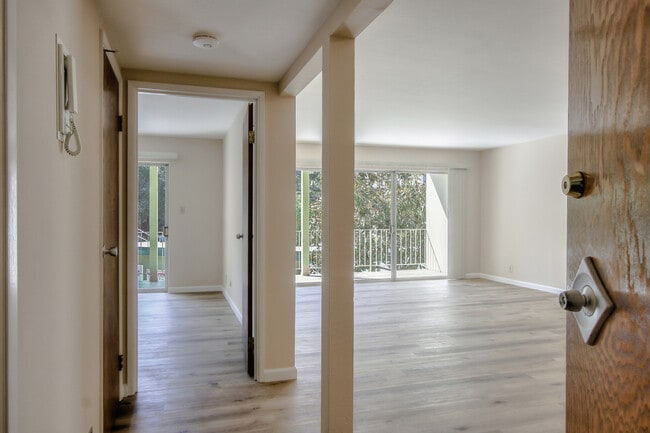 Building Photo - 15 Mulberry Ct