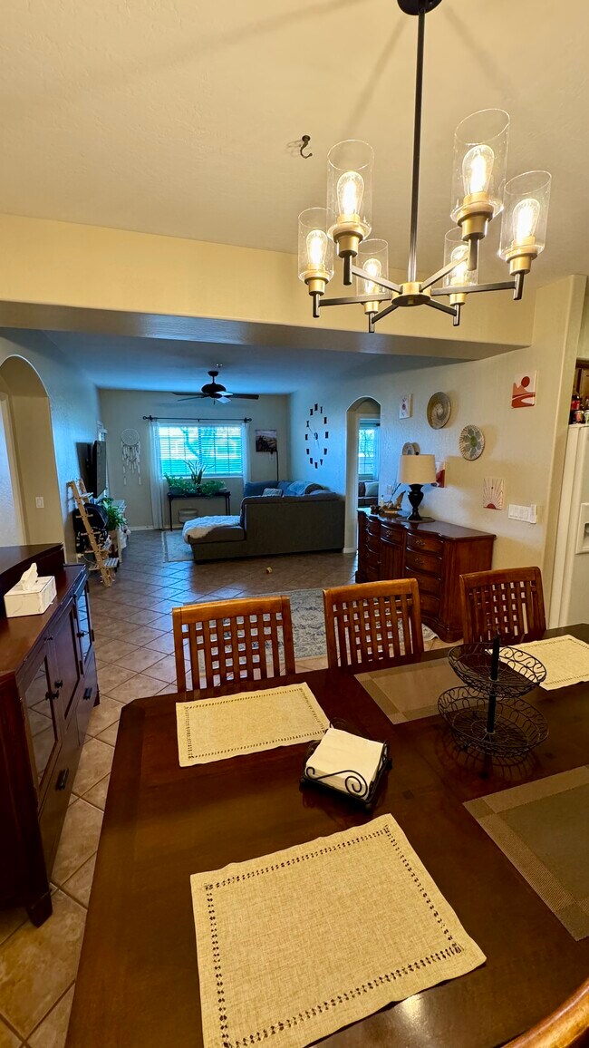 Comedor - 16410 S 12th St