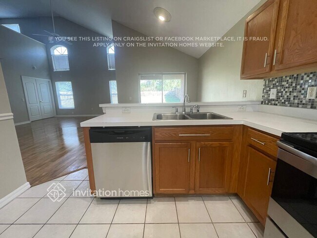 Foto del edificio - 12840 Kings Lake Dr