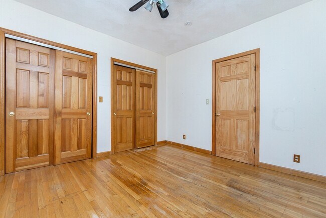 Building Photo - 23 Irving St