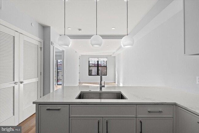 Foto del edificio - 811 N Columbus St