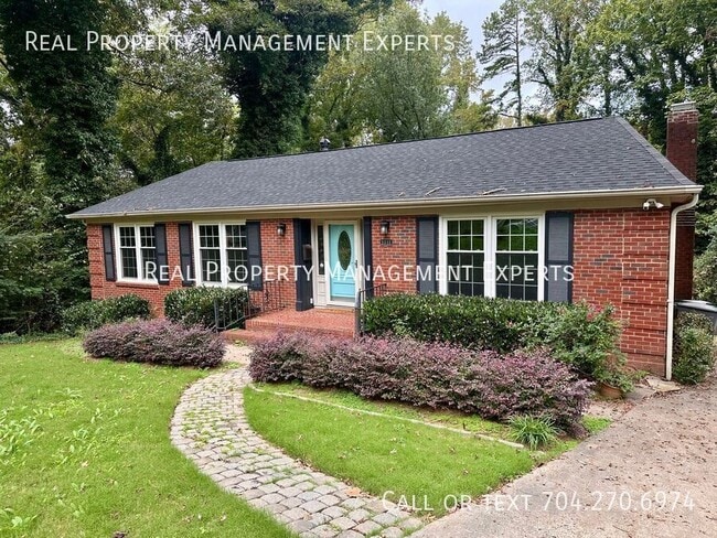 Photo - 3311 Tyrone Dr House