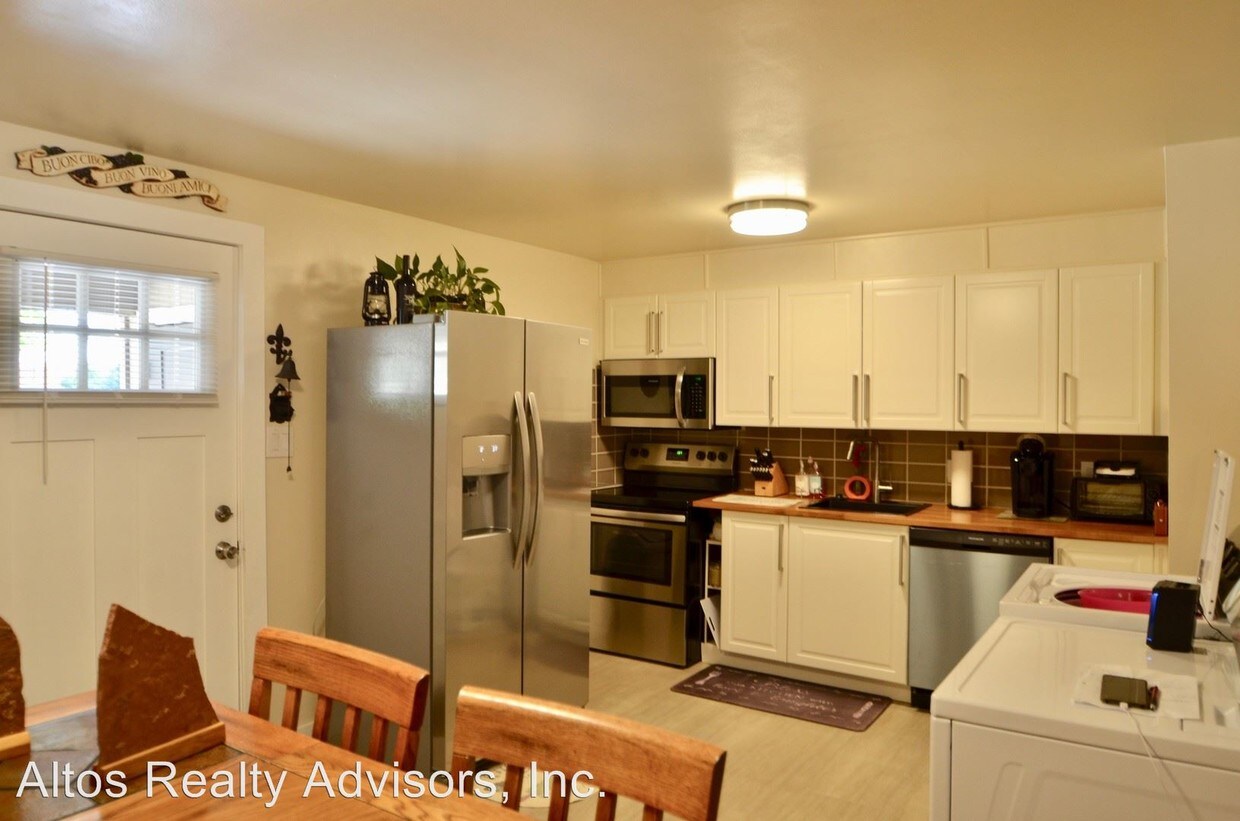 Primary Photo - 4540-4546 Everett Ct