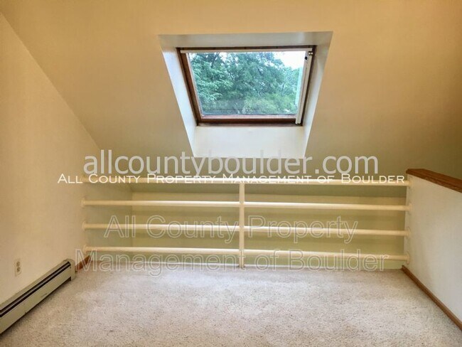 Foto del edificio - 1825 Marine St