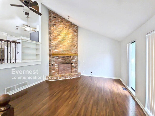 Building Photo - 14902 W 149th St