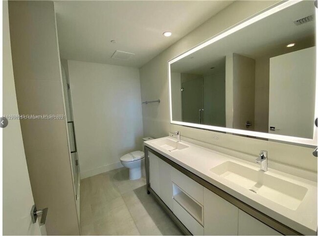 Building Photo - 2000 Metropica Wy