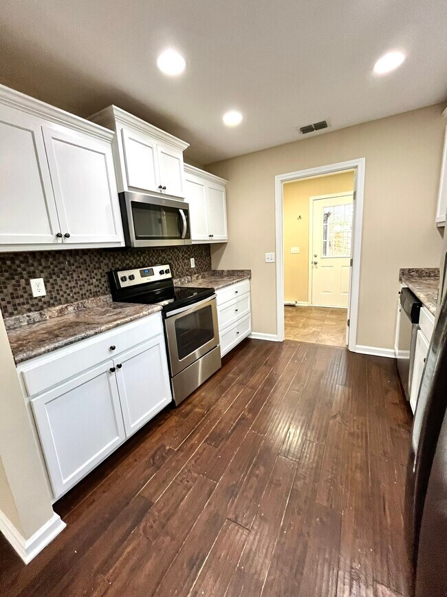 Foto del edificio - 803 Riley Creek Rd