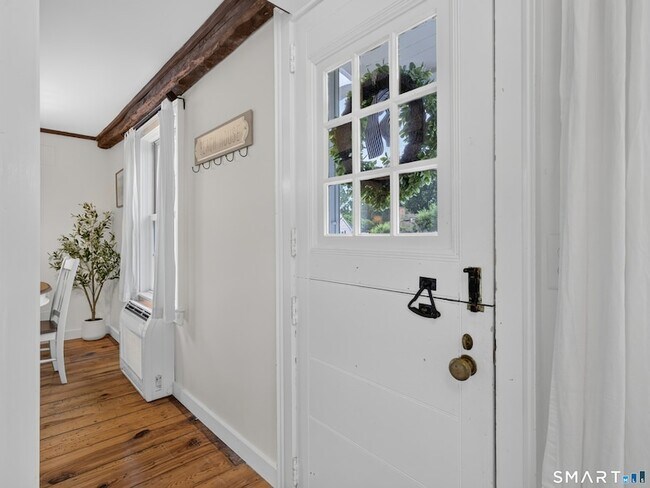 Foto del edificio - 84 Waterside Ln
