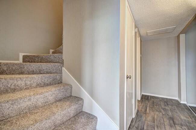 Building Photo - 707 E Shady Grove Rd