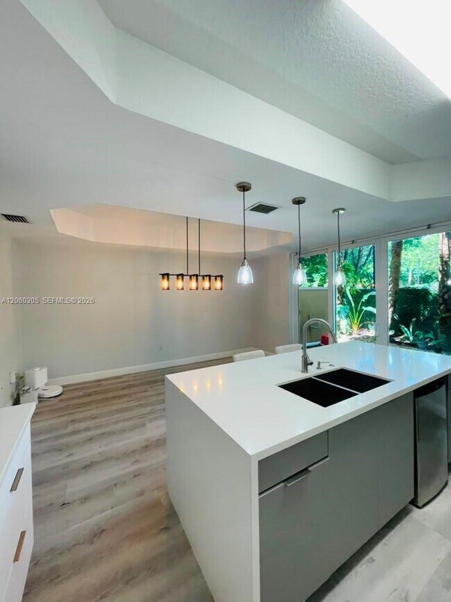 Foto del edificio - 790 SW 107th Ave