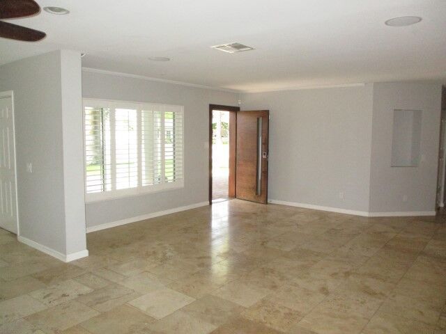 Building Photo - 740 W. Tuckey Lane