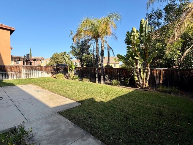 Building Photo - Beautiful 4bd 2.5ba  Murrieta Home with large yard!