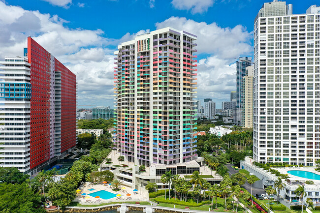 Foto del edificio - Villa Regina Brickell