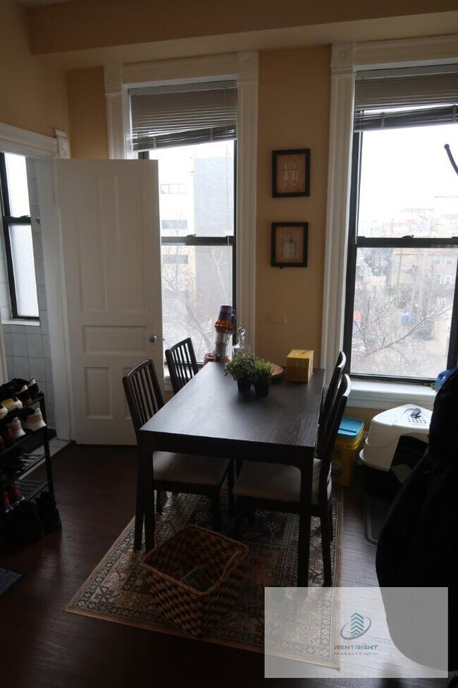 Foto del edificio - 1547 W Blackhawk St