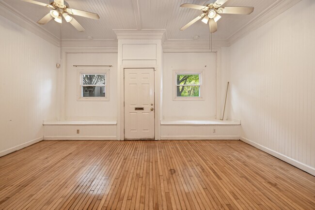 Living Rm w/ Built-in Benches - 2772 N Bremen St