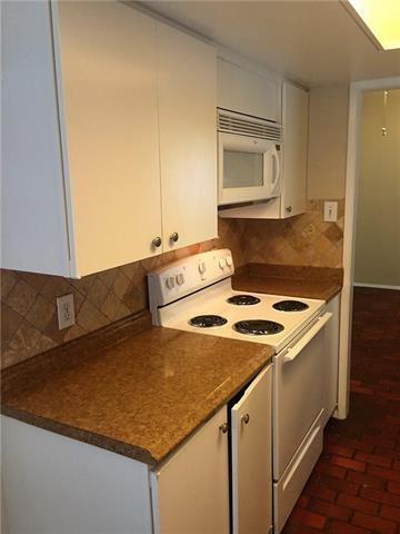 Foto del edificio - 7618 Village Trail Dr