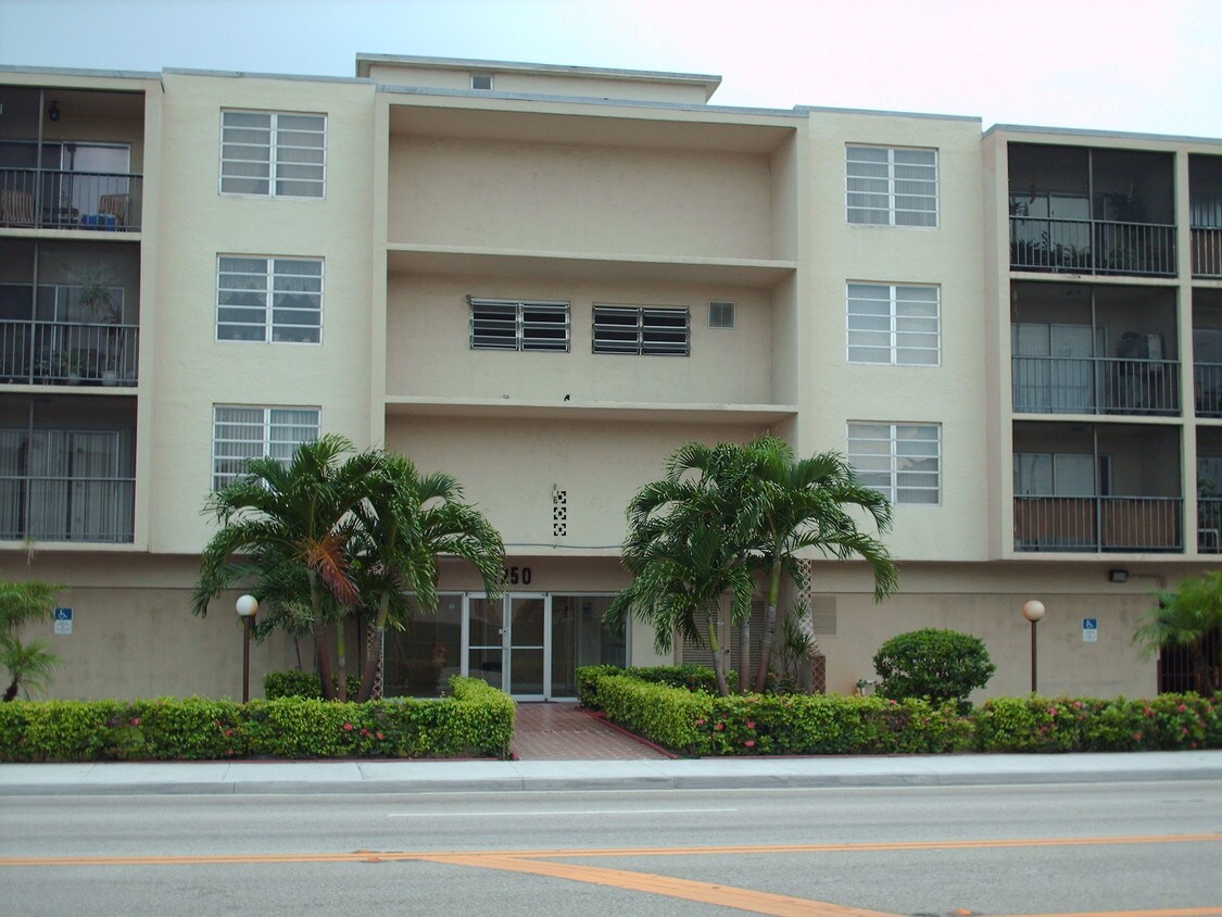 Foto principal - 1250 NE 125th St