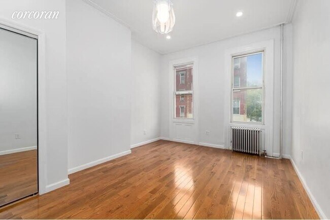 Building Photo - 159 Greenpoint Ave