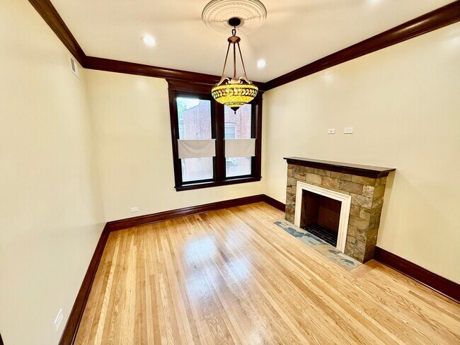 Foto del edificio - 1342 N Kedzie Ave