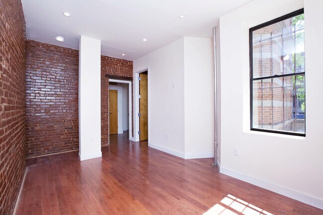 Building Photo - 945 St Nicholas Ave