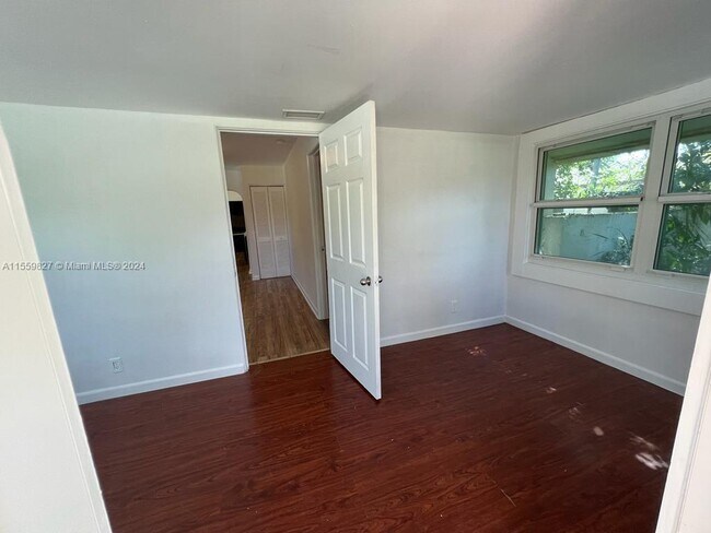 Foto del edificio - 4616 SW 33rd Ave