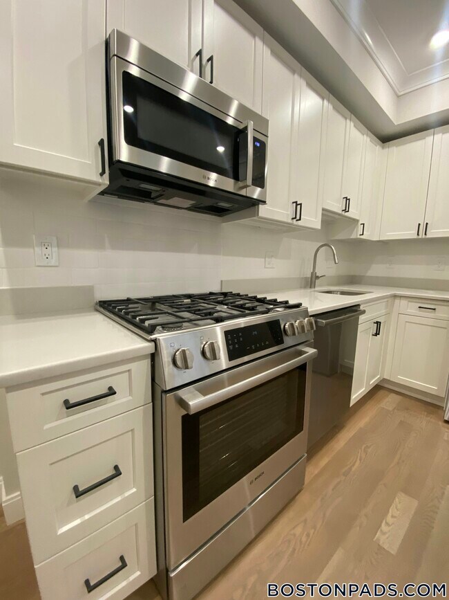 Foto del edificio - 47 Englewood Ave